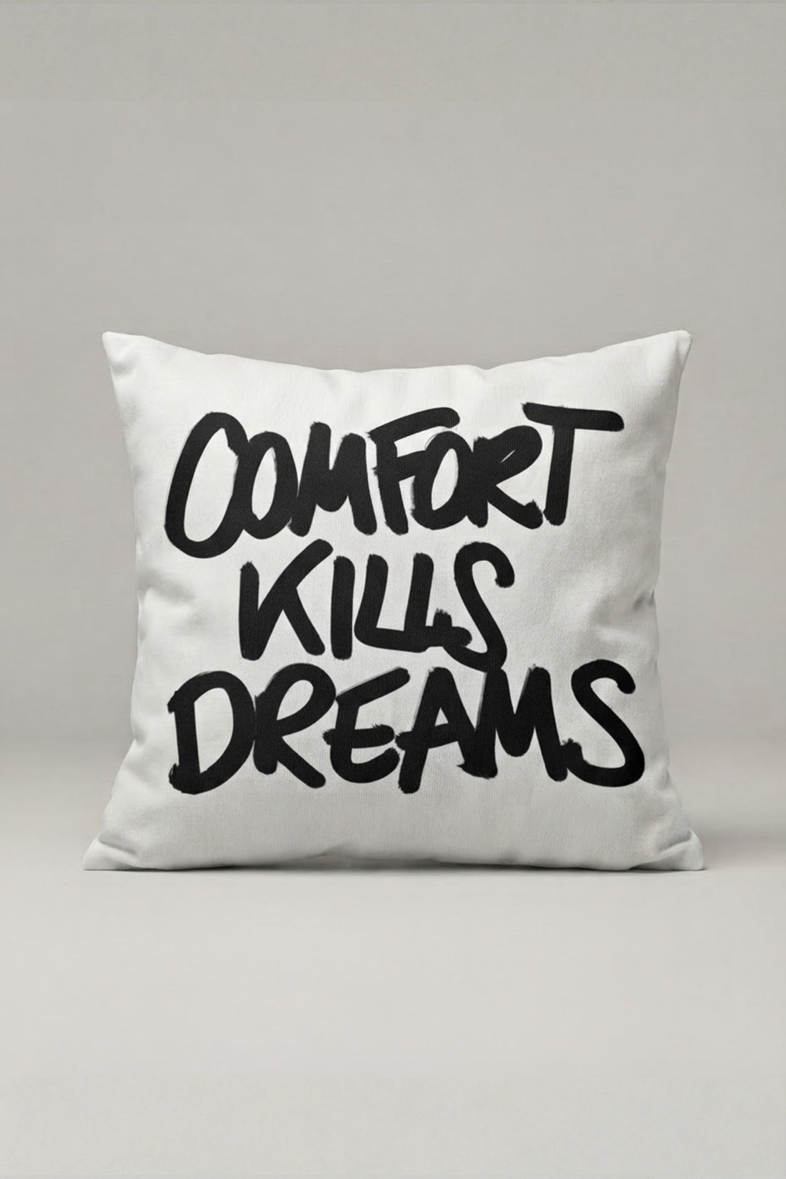 Comfort Kills Dreams Yazılı Kırlent Kılıfı 289 – Chase Dreams Tasarım 45x45 cm ürün görseli 1