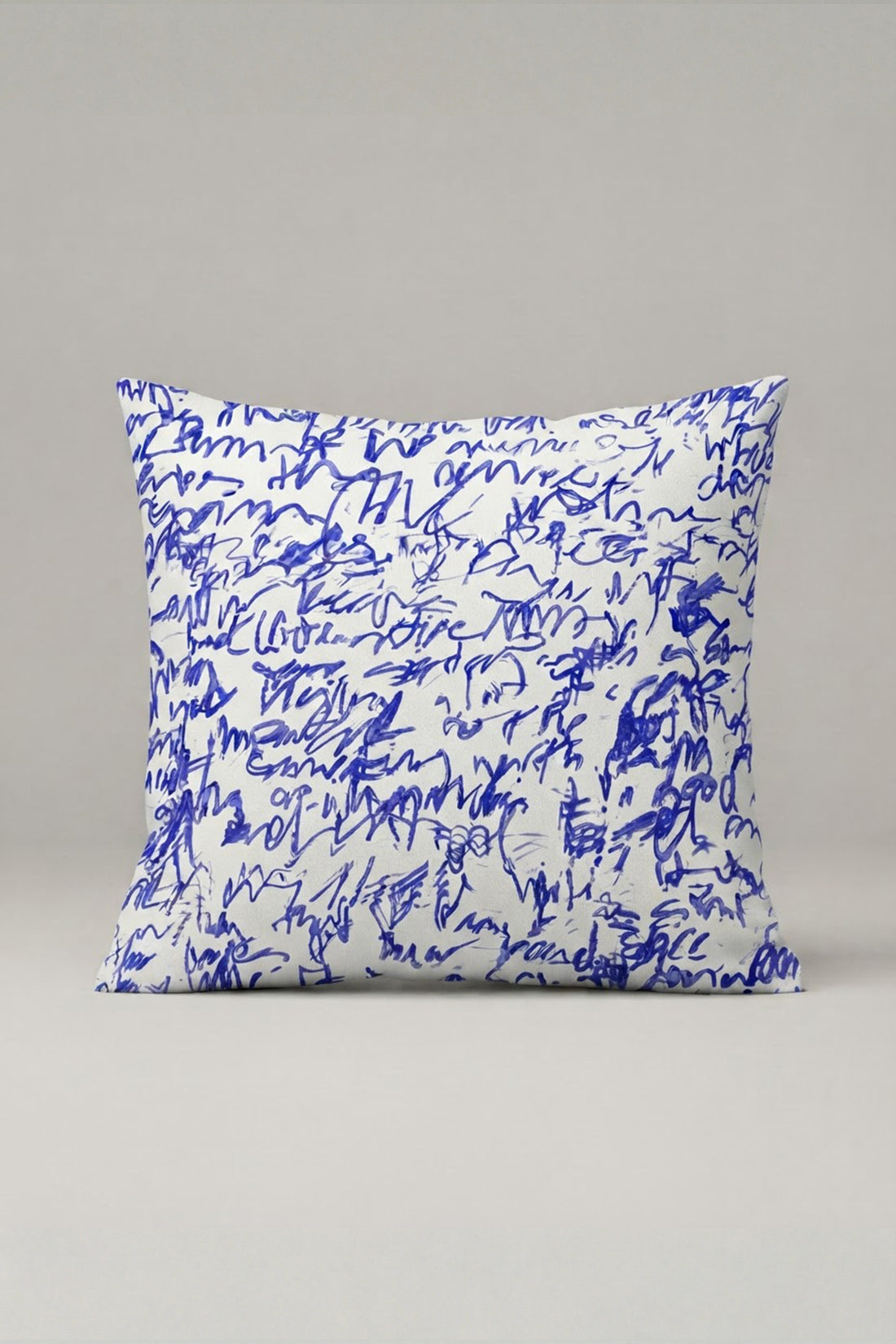 Mavi El Yazısı Karalama Desenli Kırlent Kılıfı 291 – Blue Script Tasarım 45x45 cm ürün görseli 1