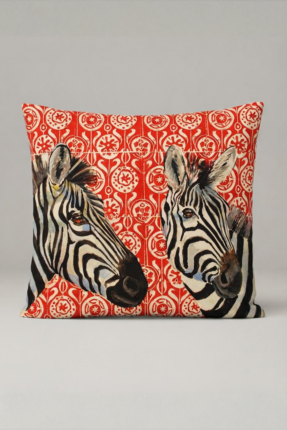 Kırmızı Oryantal Zeminde Zebra Desenli Kırlent Kılıfı 297 – Zebra Bazaar Tasarım 45x45 cm ürün görseli 1