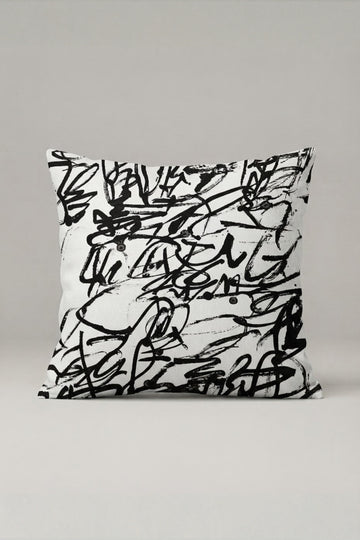 Siyah Beyaz Grafiti Karalama Desenli Kırlent Kılıfı 301 – Urban Scribble Tasarım 45x45 cm ürün görseli 1