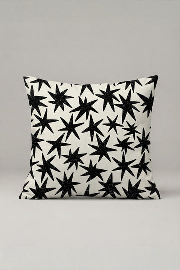 Siyah Beyaz Yıldız Desenli Kırlent Kılıfı 302 – Mono Stars Tasarım 45x45 cm ürün görseli 1
