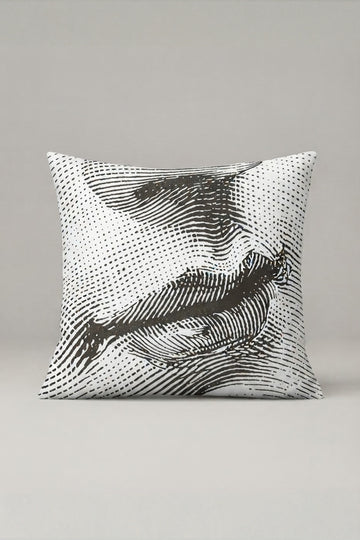 Siyah Beyaz Sanatsal El Desenli Kırlent Kılıfı 304 – Artistic Hands Tasarım 45x45 cm ürün görseli 1