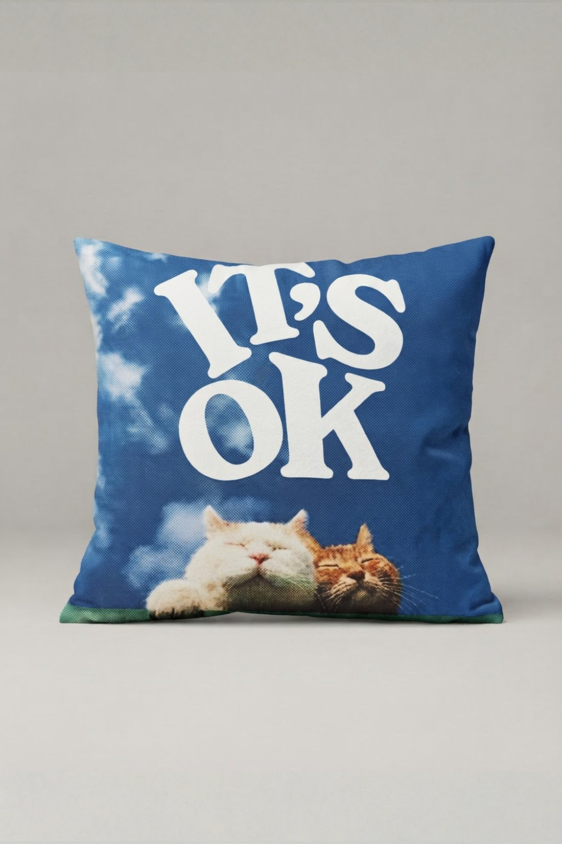 Mavi It's Ok Yazılı ve Uyuyan Kedi Desenli Kırlent Kılıfı 306 – Sleepy Cat Okay Tasarım 45x45 cm ürün görseli 1