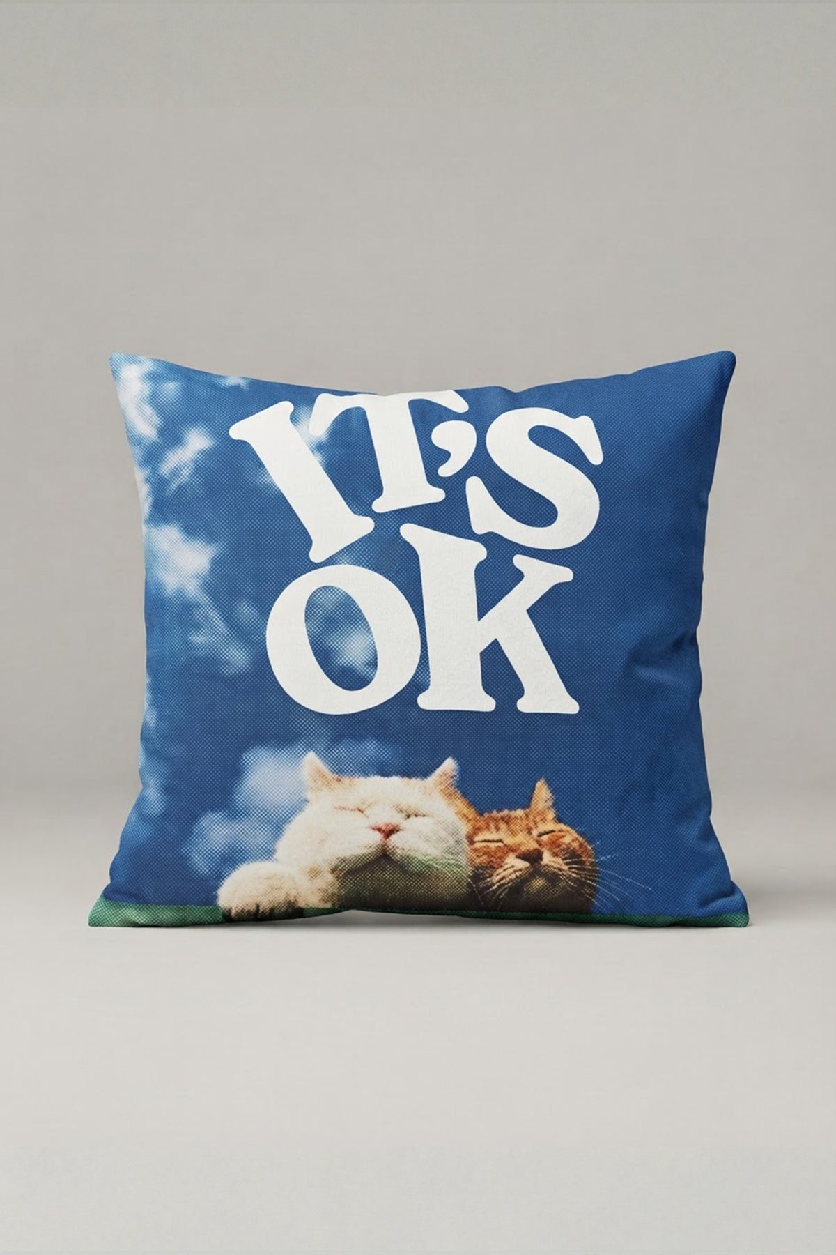 Mavi It's Ok Yazılı ve Uyuyan Kedi Desenli Kırlent Kılıfı 306 – Sleepy Cat Okay Tasarım 45x45 cm ürün görseli 1