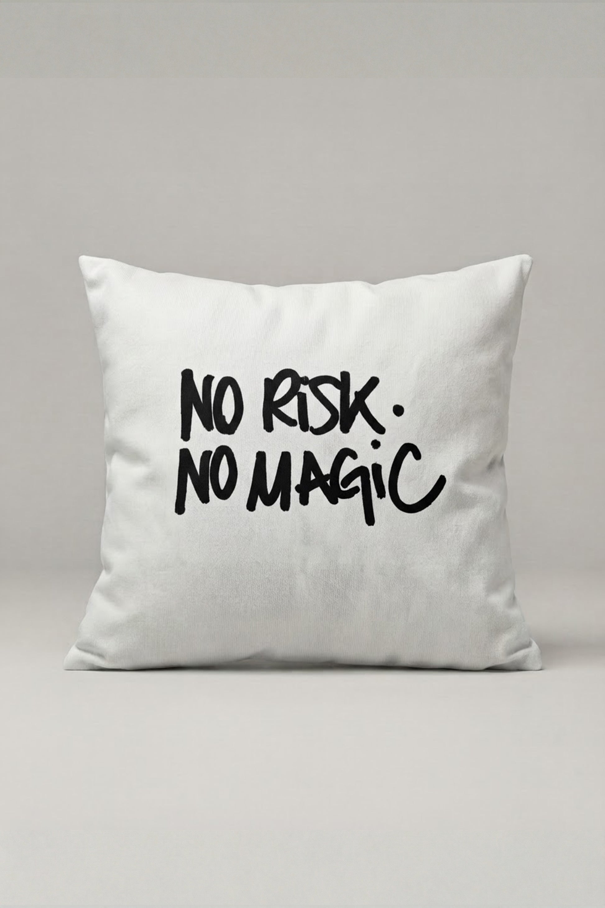 No Risk No Magic Yazılı Kırlent Kılıfı 319 – No Risk Magic Tasarım 45x45 cm ürün görseli 1
