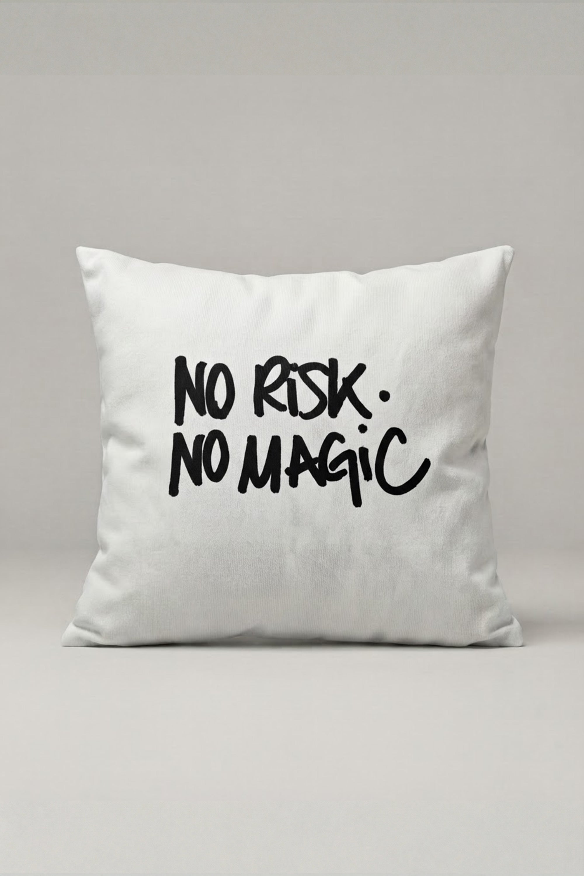 No Risk No Magic Yazılı Kırlent Kılıfı 319 – No Risk Magic Tasarım 45x45 cm ürün görseli 1