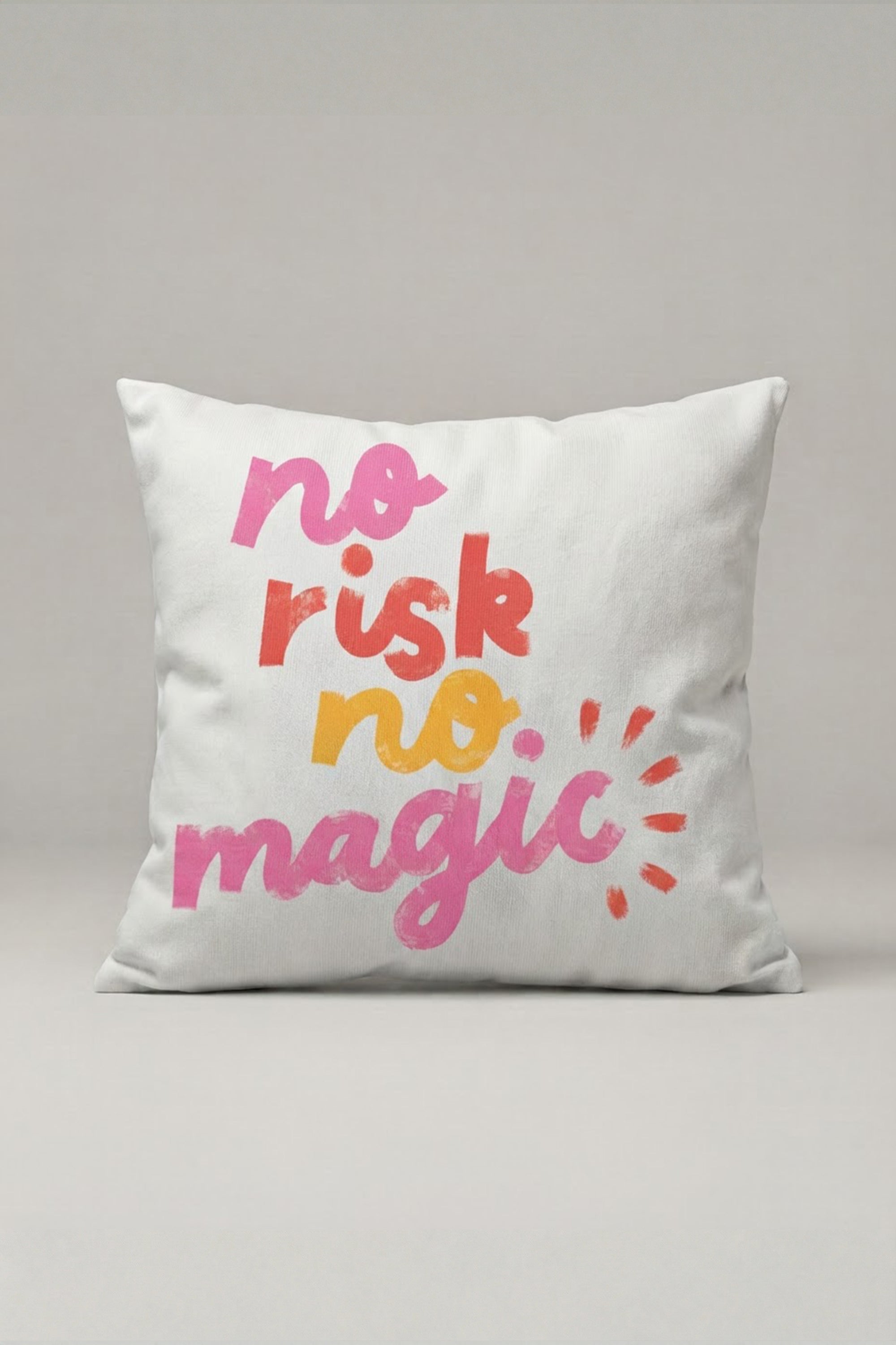 Pembe Turuncu No Risk No Magic Yazılı Kırlent Kılıfı 320 – Magic Statement Tasarım 45x45 cm ürün görseli 1