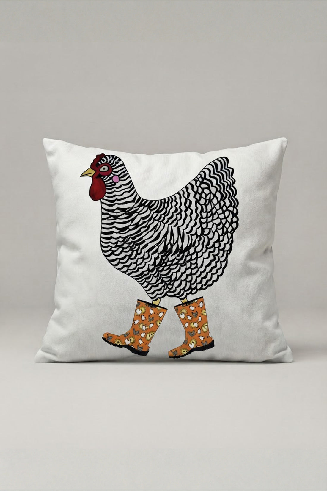 Siyah Tavuk Turuncu Çizme Desenli Kırlent Kılıfı 322 – Orange Boots Chicken Tasarım 45x45 cm ürün görseli 1