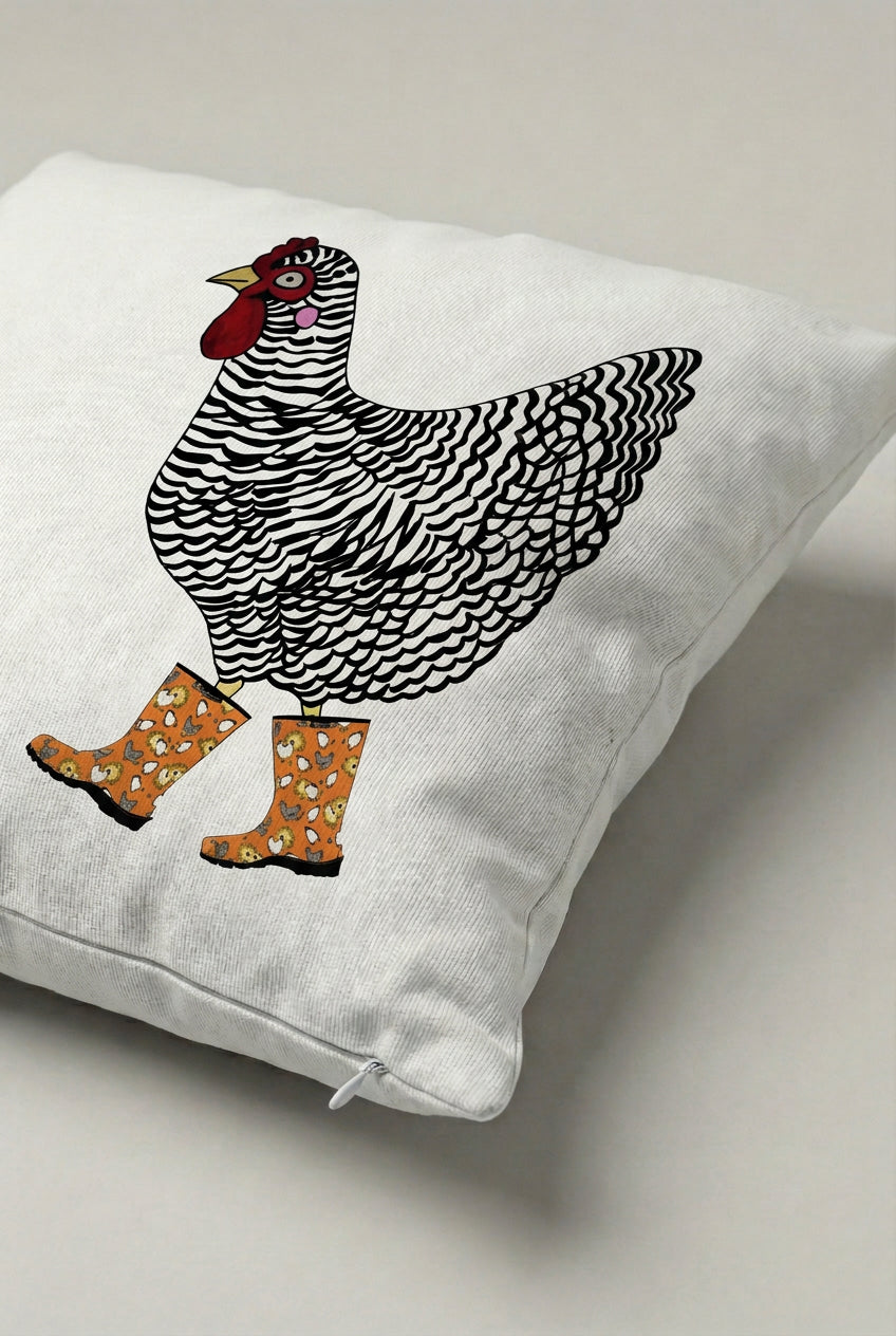 Siyah Tavuk Turuncu Çizme Desenli Kırlent Kılıfı 322 – Orange Boots Chicken Tasarım 45x45 cm ürün görseli 2