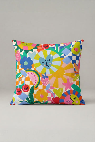 Renkli Soyut Çiçek ve Yüz Desenli Kırlent Kılıfı 323 – Happy Art Garden Tasarım 45x45 cm ürün görseli 1