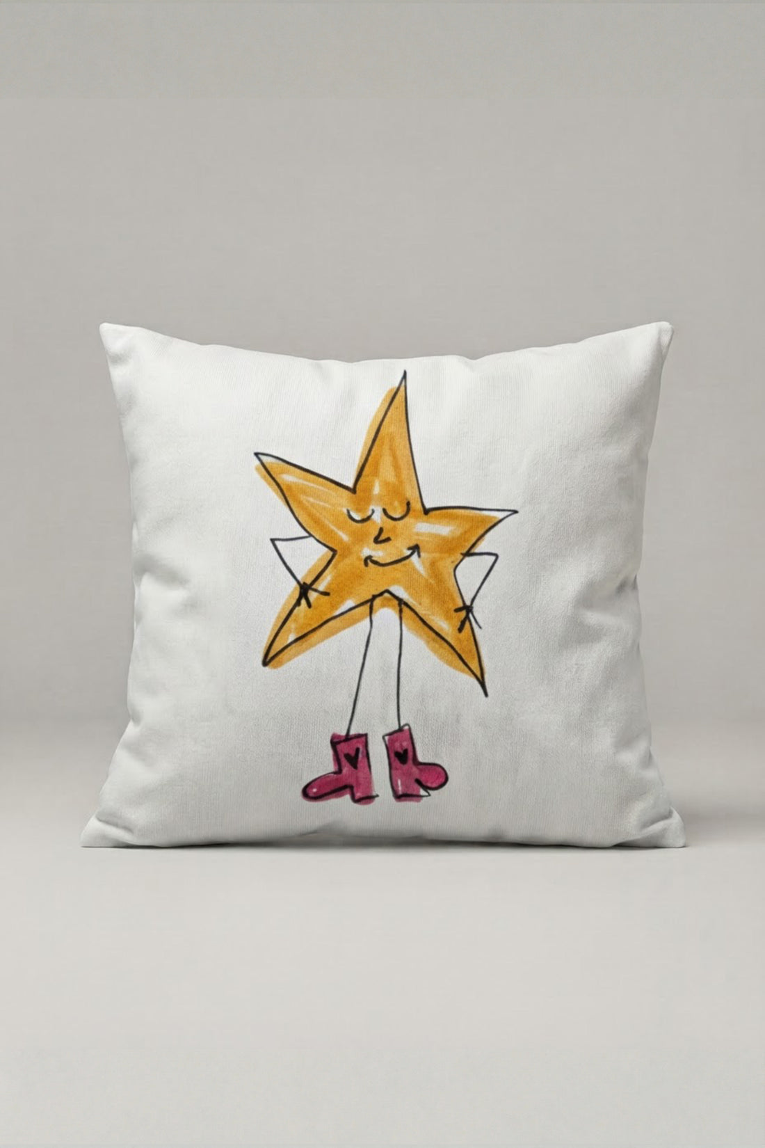 Sarı Yıldız Karakterli Kırlent Kılıfı 325 – Little Star Tasarım 45x45 cm ürün görseli 1