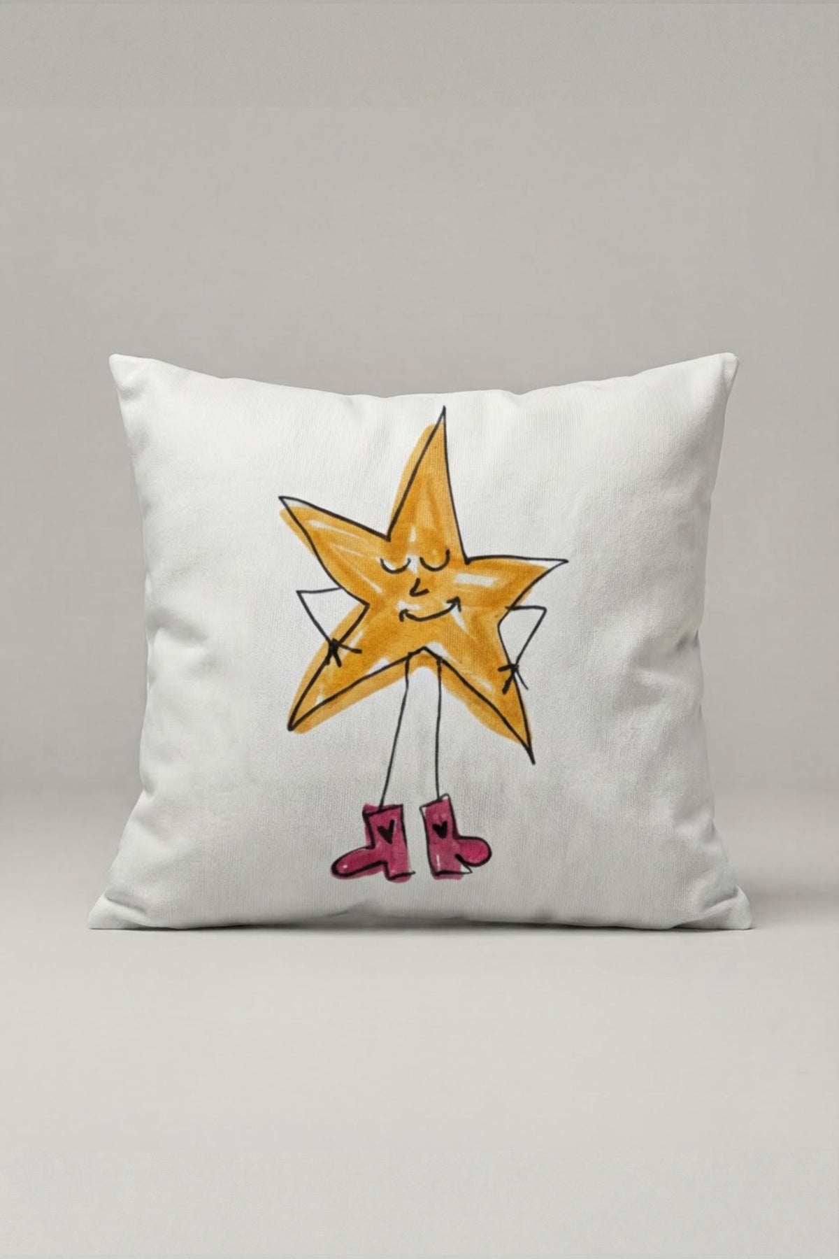 Sarı Yıldız Karakterli Kırlent Kılıfı 325 – Little Star Tasarım 45x45 cm ürün görseli 1
