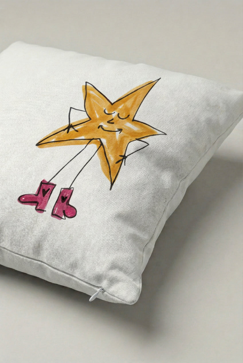 Sarı Yıldız Karakterli Kırlent Kılıfı 325 – Little Star Tasarım 45x45 cm ürün görseli 2