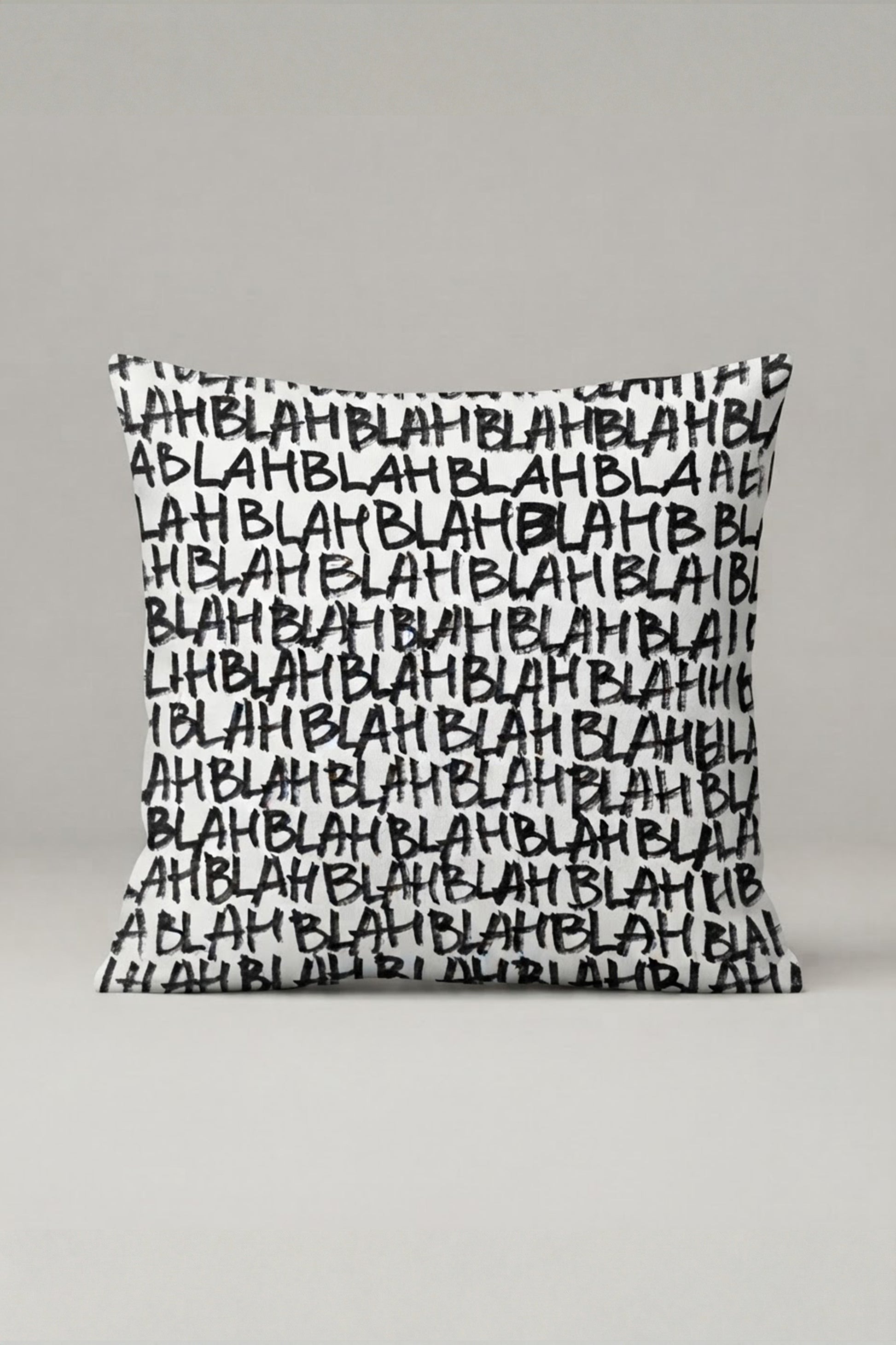 Siyah Beyaz Blah Yazılı Kırlent Kılıfı 331 – Blah Pattern Tasarım 45x45 cm ürün görseli 1