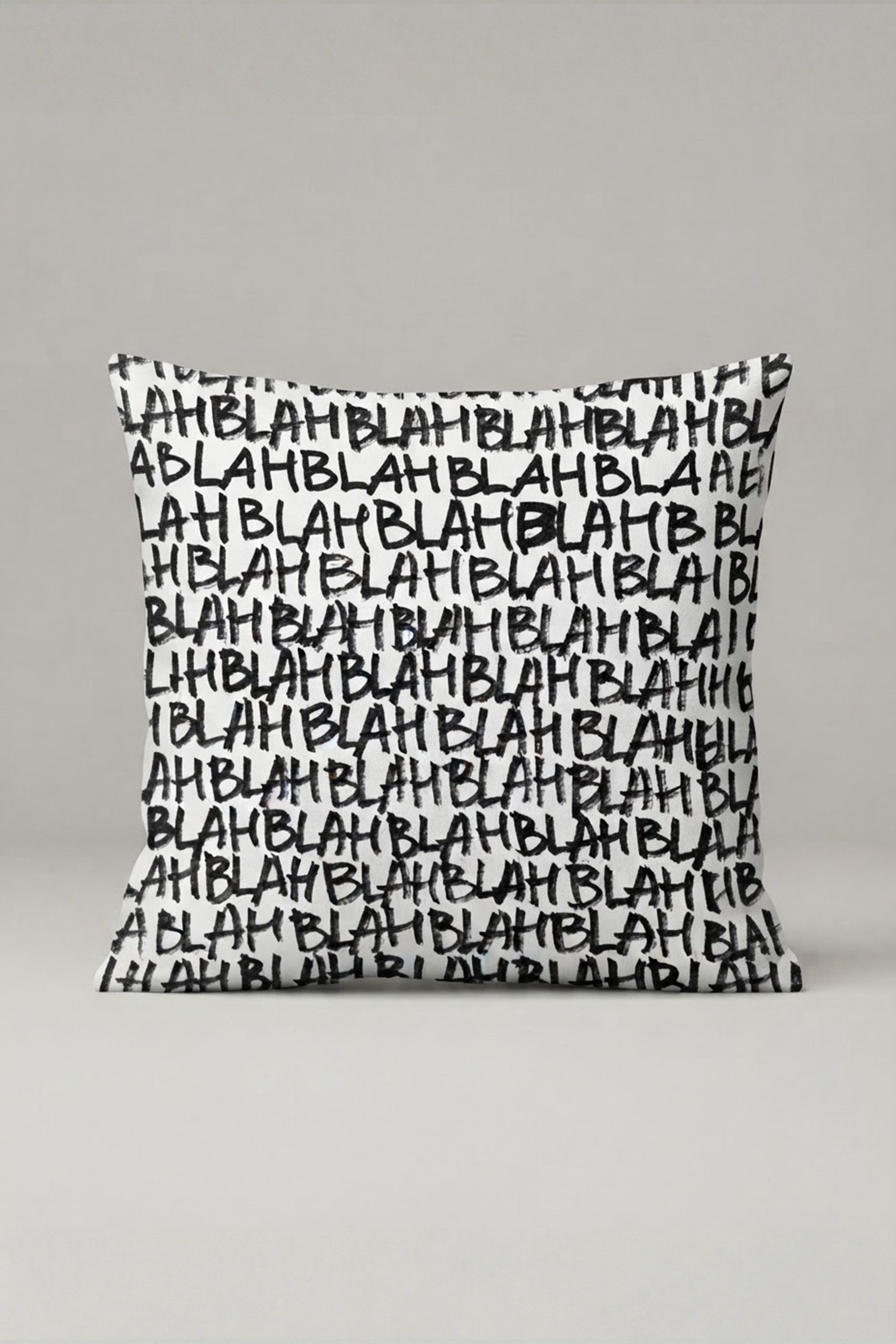 Siyah Beyaz Blah Yazılı Kırlent Kılıfı 331 – Blah Pattern Tasarım 45x45 cm ürün görseli 1