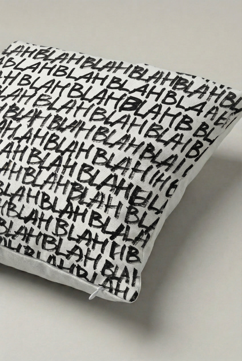 Siyah Beyaz Blah Yazılı Kırlent Kılıfı 331 – Blah Pattern Tasarım 45x45 cm ürün görseli 2